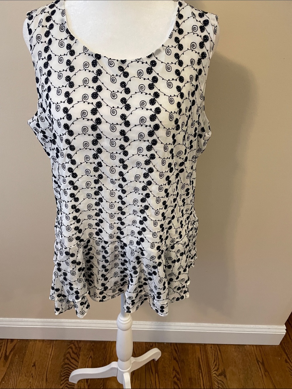 Tommy Hilfiger Sleeveless Black & White Floral Wave Tank